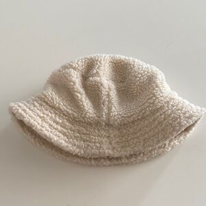 hollister fuzzy bucket hat